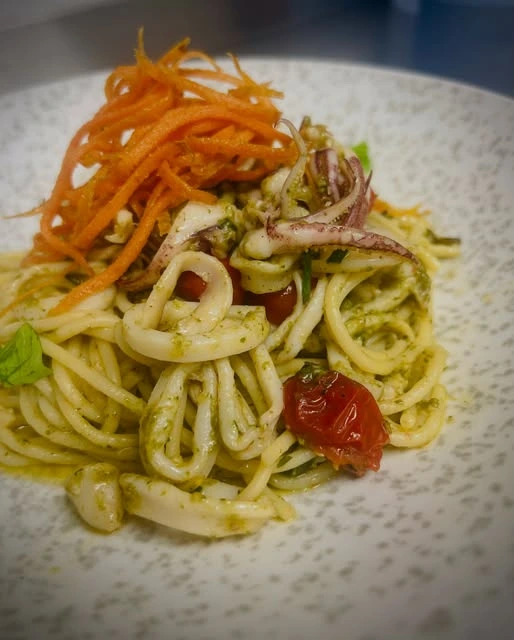 Spaghetti with fresh vegetables at Italio